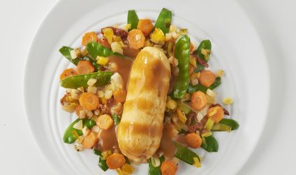 Quenelles à la bisque de hormard et farandole de légumes