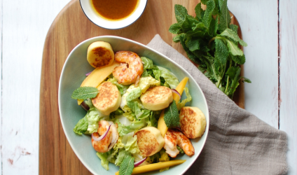 quenelle-bun-salad-with-shrimp-and-mango