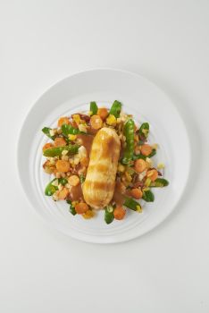 Quenelles à la bisque de hormard et farandole de légumes