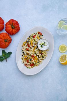 Salade-de-crozets-aux-légumes-d'été,-tzatziki-et-menthe