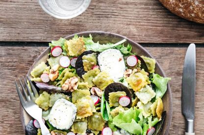 salade-de-jeunes-pousses-and-ravioles-a-poeler-au-fromage-frais-et-basilic