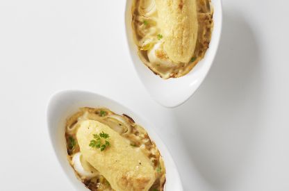 Quenelles sauce aigre douce et fondue de poireaux