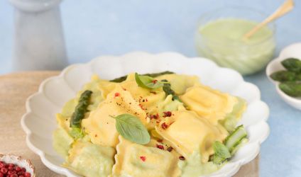 ravioli-boursin-creme-dasperges-au-fromage-frais-et-baies-roses