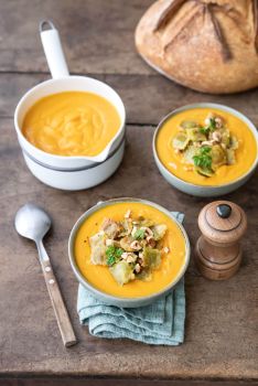 Velouté de potimarron, noisettes torréfiées et ravioles à poêler aux 3 fromages & persil de la Drôme,