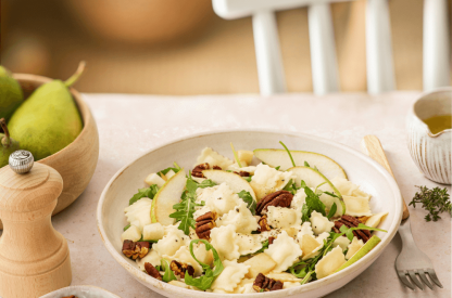 ravioles-chevre-salade-de-roquette-poire-et-pecan-1