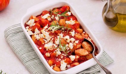 Gratin-de-gnocchi,-sauce-tomate,-féta-romarin