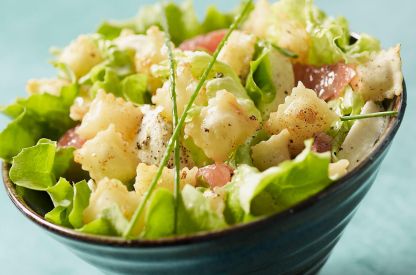 Salade-d'été-aux-ravioles-frites-