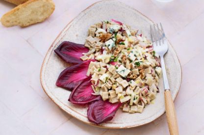 Salade-de-crozets-au-sarrasin,-fourme-d'Ambert,-endives-et-noix