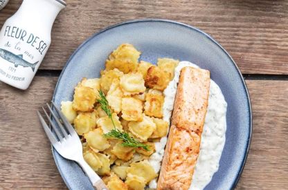 paves-de-saumon-creme-d-aneth-et-ravioles-a-poeler-chevre-ciboulette