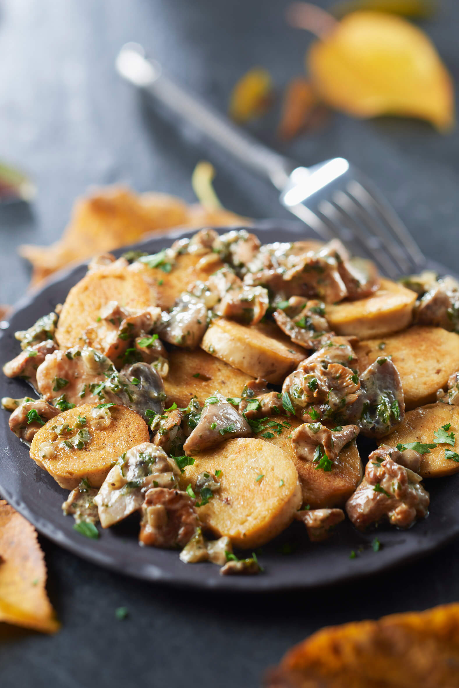 Poêlée de champignons persillés et suprêmes soufflés cèpes girolles poêlés