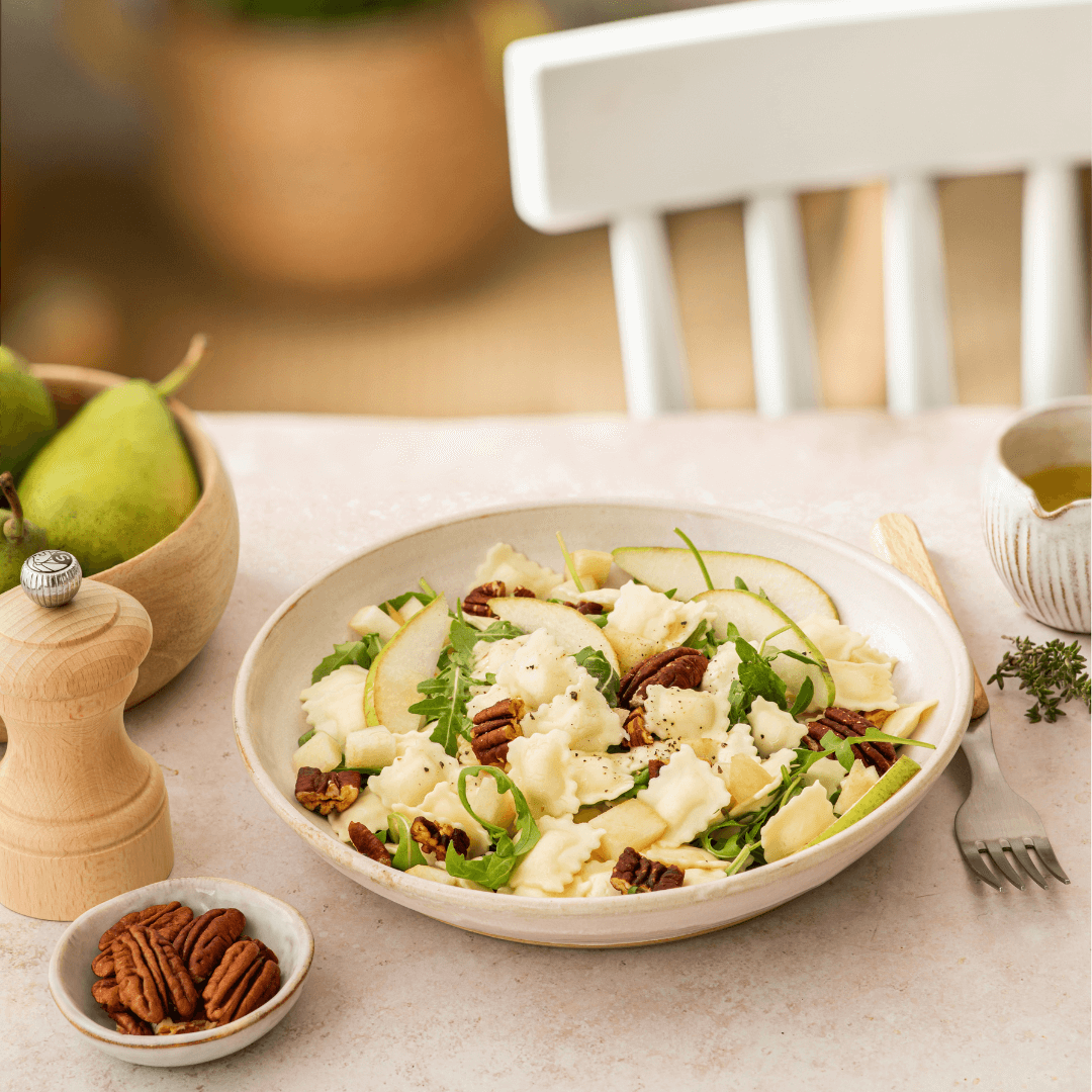 ravioles-chevre-salade-de-roquette-poire-et-pecan-1