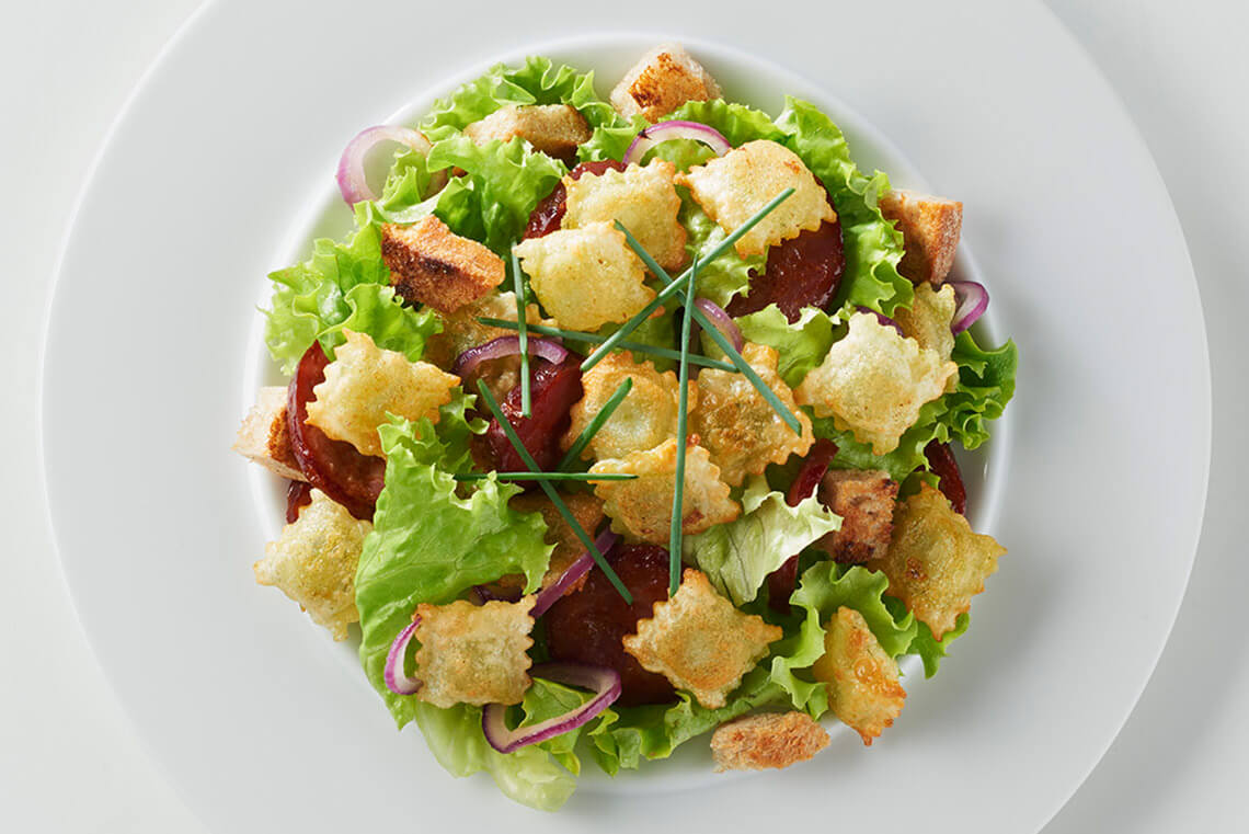 Salade_aux_ravioles_a_poeler_3_fromages_et_chorizo