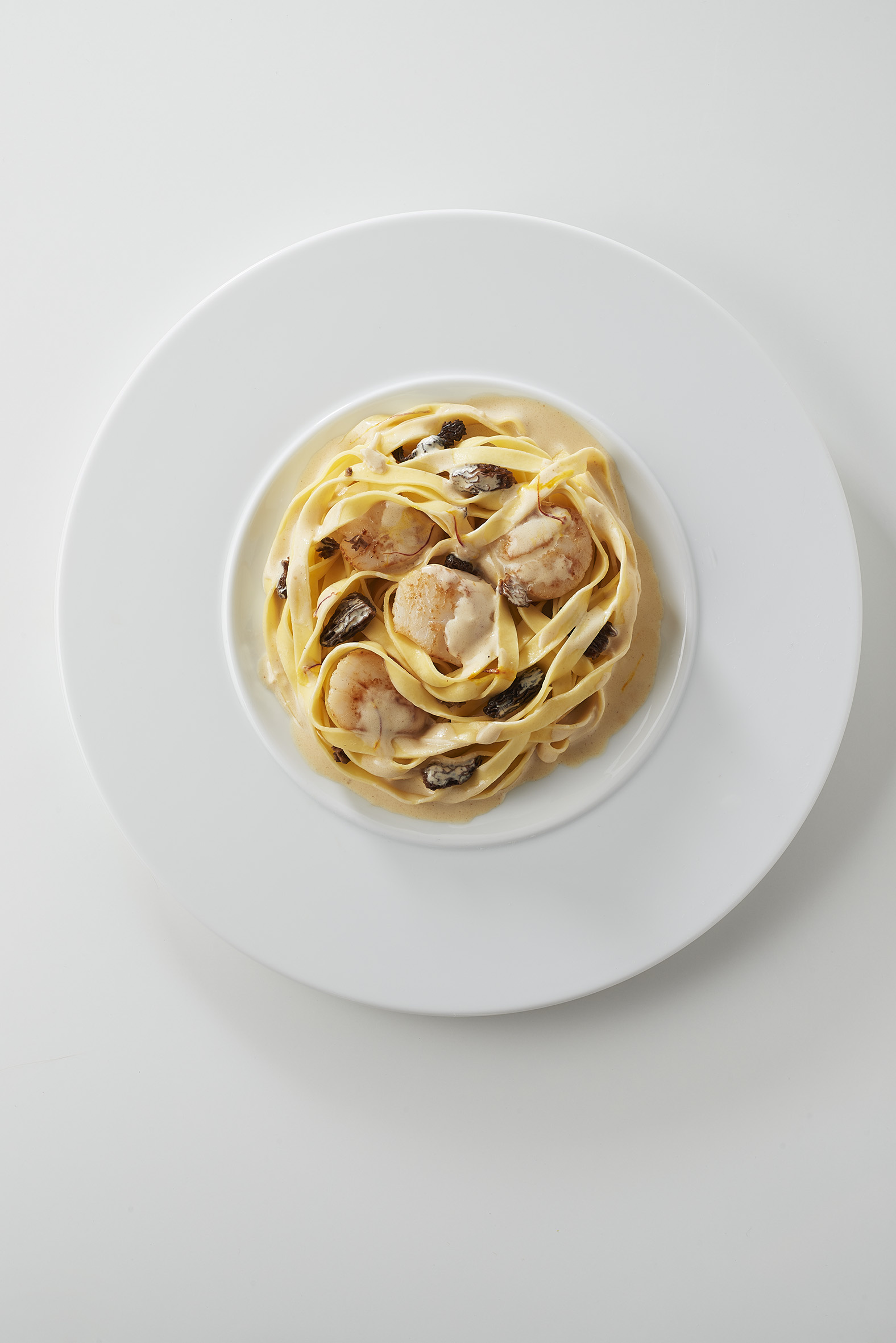 Tagliatelles aux Saint Jacques, morilles et safran